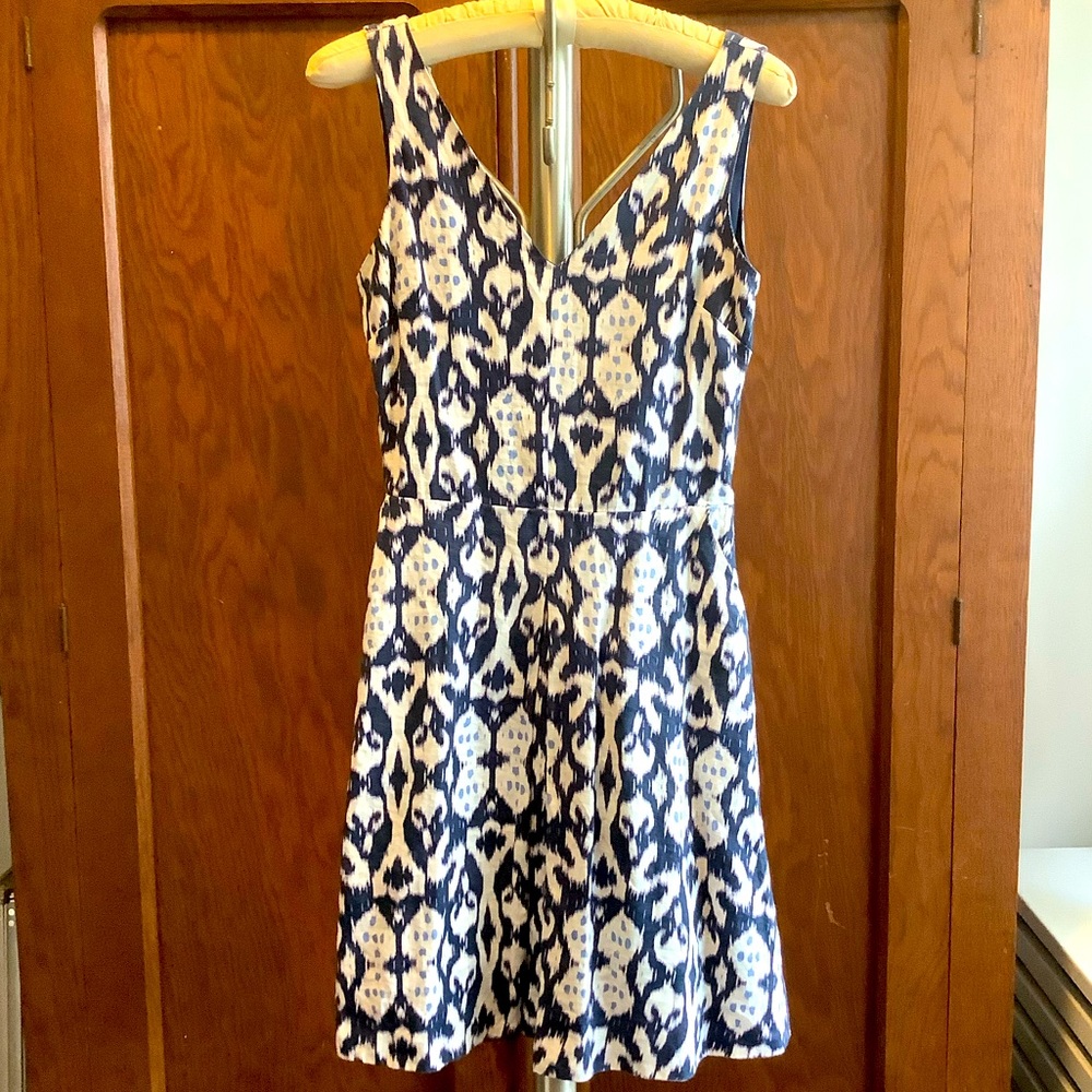 GAP Linen Fit and Flare Sleeveless Blue and White Patterned Dress Size 0